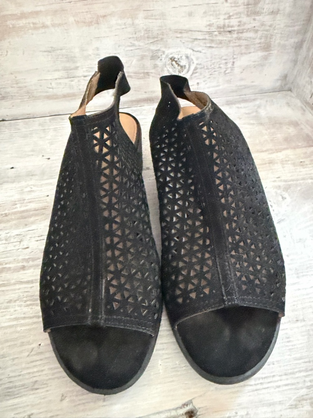 American Eagle Women’s Black Laser-Cut Slingback Block Heel Sandals - Picture 2 of 5